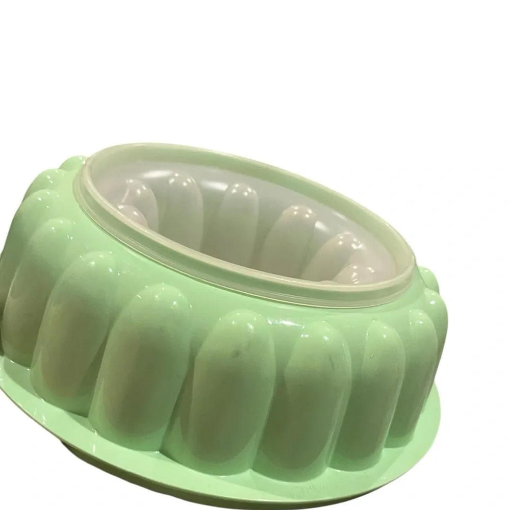 Classic Tupperware Jello Mold Ice Ring Mint Green Vintage (no lid)